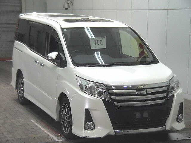 TOYOTA NOAH 2015