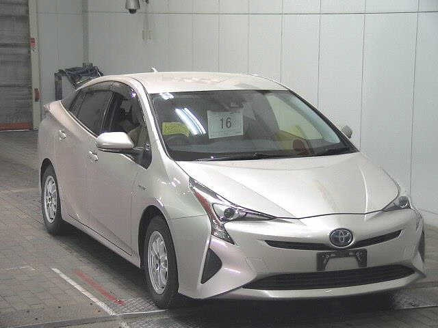 TOYOTA PRIUS 2016