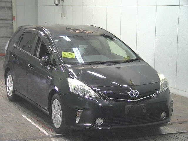 TOYOTA PRIUS ALPHA 2012