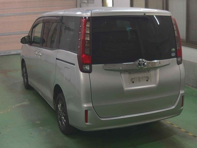 TOYOTA NOAH 2014
