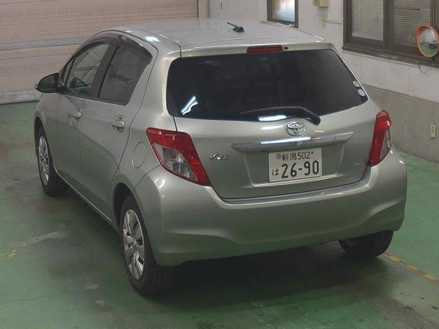 TOYOTA VITZ 2011