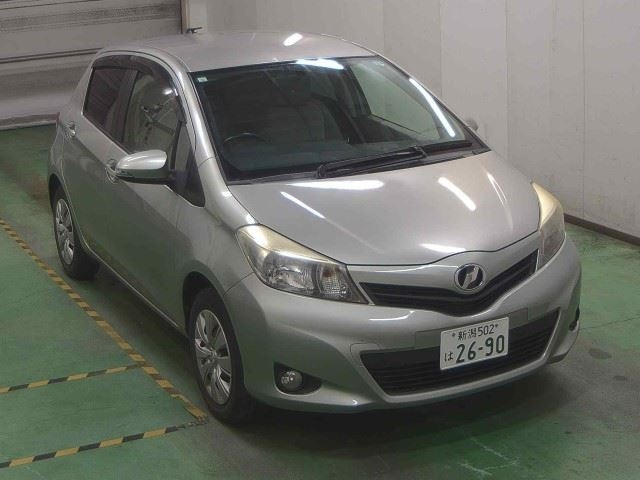 TOYOTA VITZ 2011