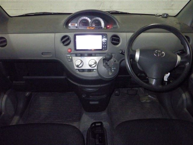TOYOTA SIENTA 2012