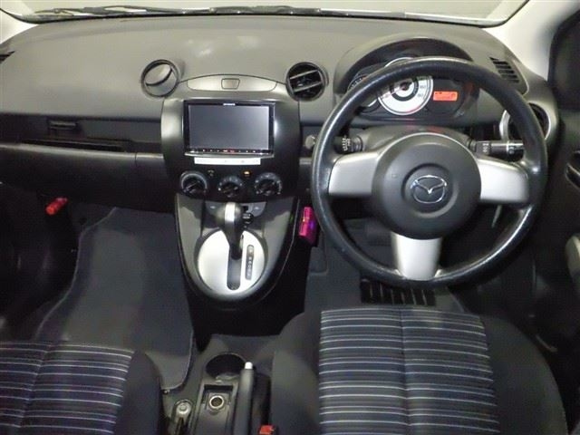 MAZDA DEMIO 2010