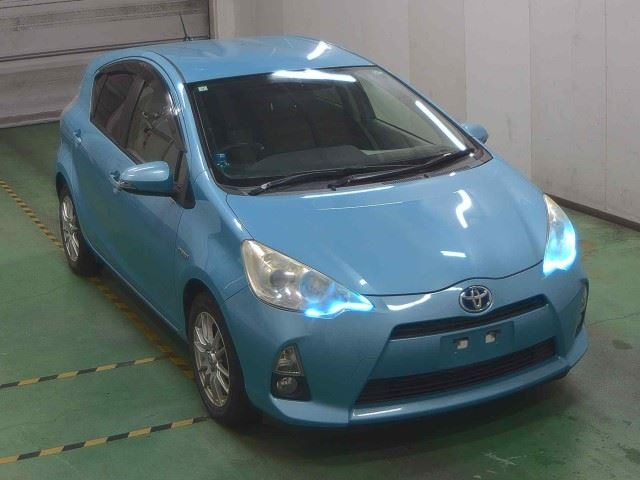 TOYOTA AQUA 2013