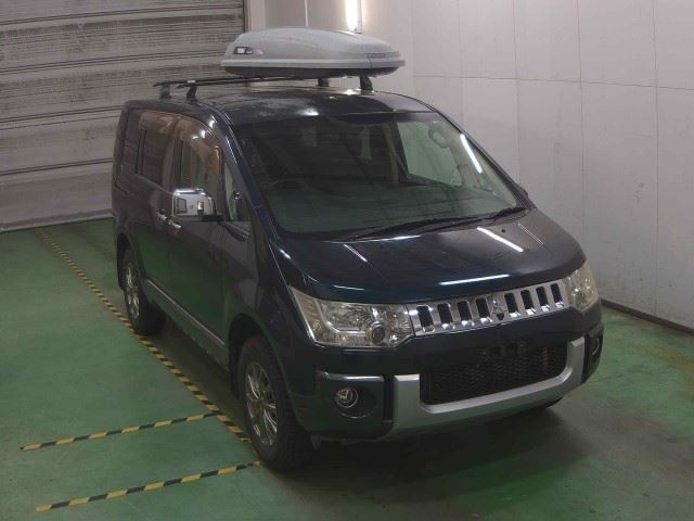 MITSUBISHI DELICA D5 2009