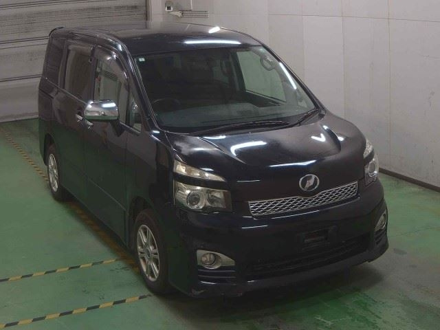 TOYOTA VOXY 2010