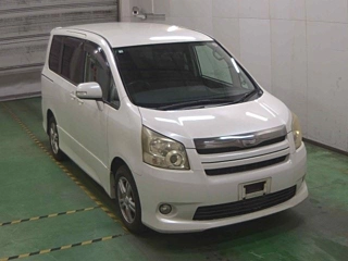 TOYOTA NOAH 2008