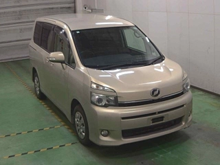 TOYOTA NOAH 2013