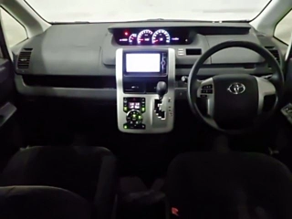 TOYOTA NOAH 2013