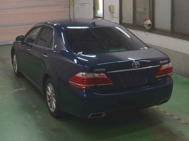 TOYOTA CROWN 2010