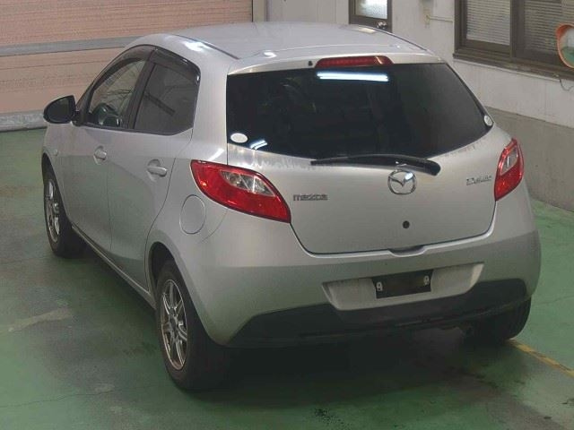 MAZDA DEMIO 2010