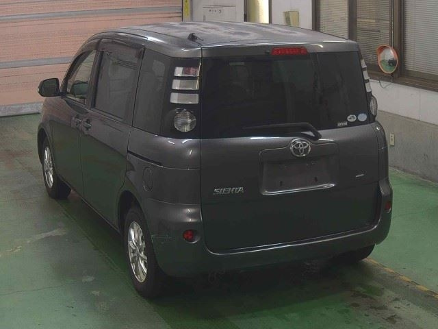 TOYOTA SIENTA 2009