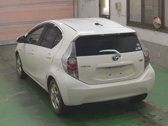 TOYOTA AQUA 2012