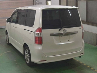 TOYOTA NOAH 2008
