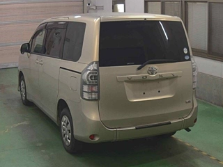 TOYOTA NOAH 2013