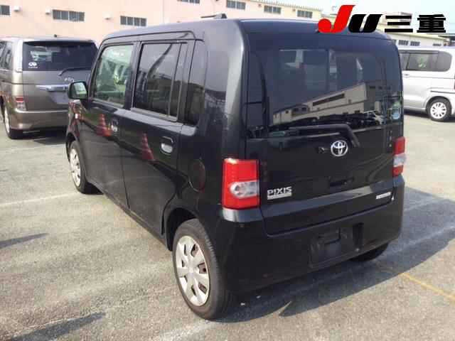 TOYOTA PIXIS SPACE 2016