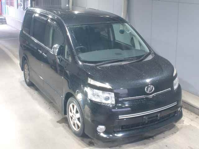 TOYOTA VOXY 2010