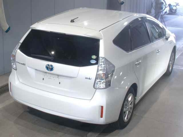 TOYOTA PRIUS ALPHA 2014