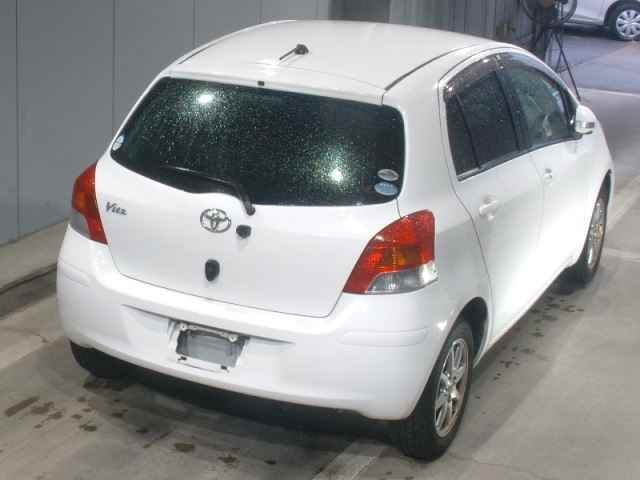 TOYOTA VITZ 2010