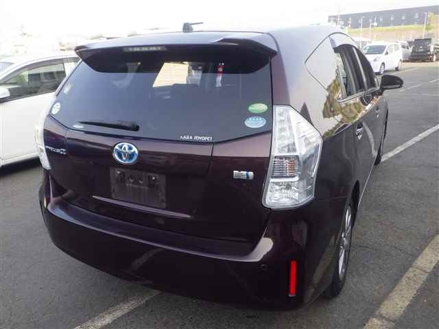 TOYOTA PRIUS ALPHA 2014