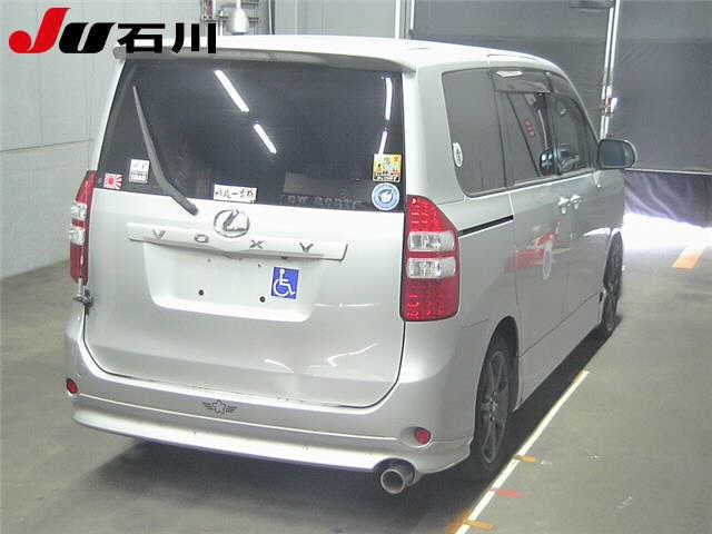 TOYOTA VOXY 2011