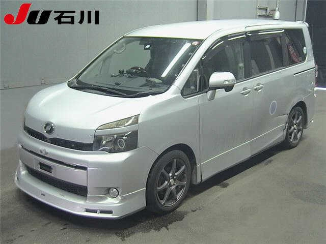TOYOTA VOXY 2011
