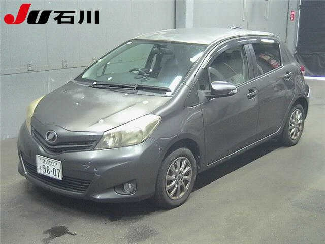 TOYOTA VITZ 2011