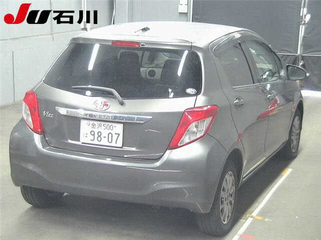 TOYOTA VITZ 2011