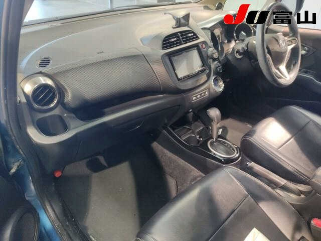 HONDA FIT SHUTTLE 2011