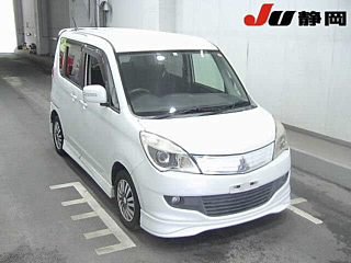 MITSUBISHI DELICA D2 2011