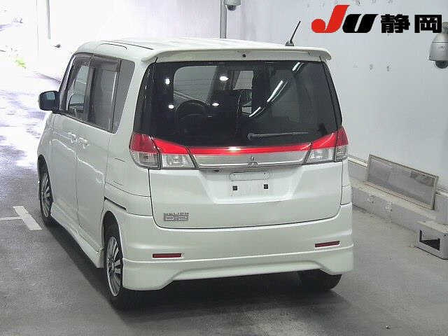 MITSUBISHI DELICA D2 2011