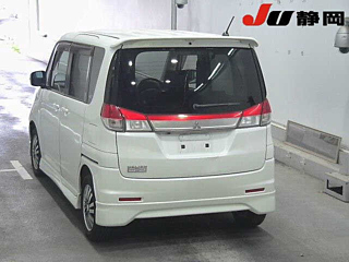 MITSUBISHI DELICA D2 2011