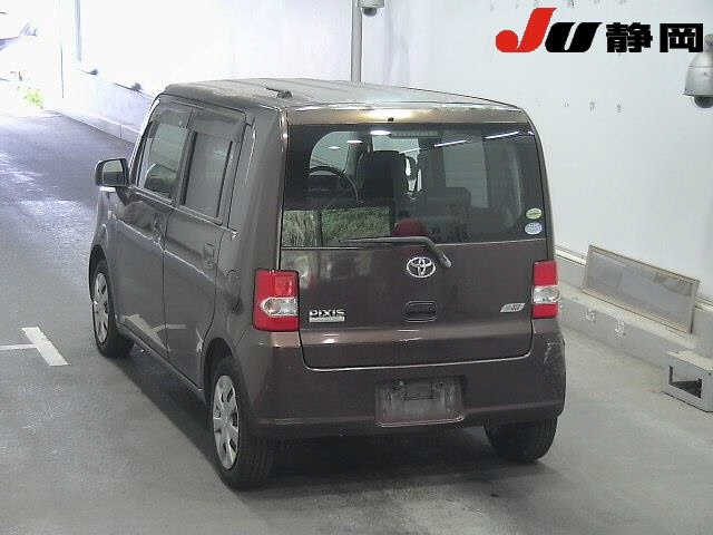 TOYOTA PIXIS SPACE 2012
