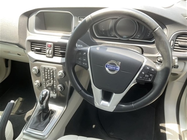 VOLVO V40 2014