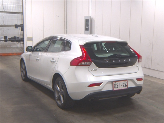 VOLVO V40 2014