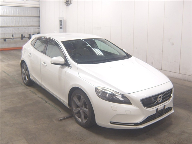 VOLVO V40 2014