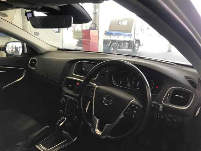 VOLVO V40 2015