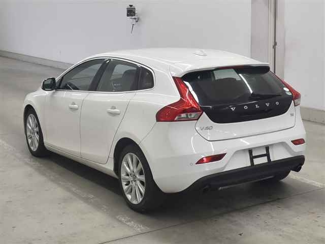 VOLVO V40 2015