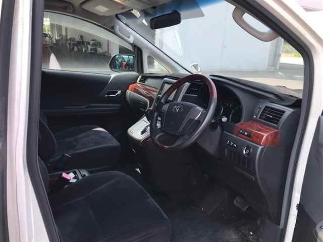 TOYOTA VELLFIRE 2010