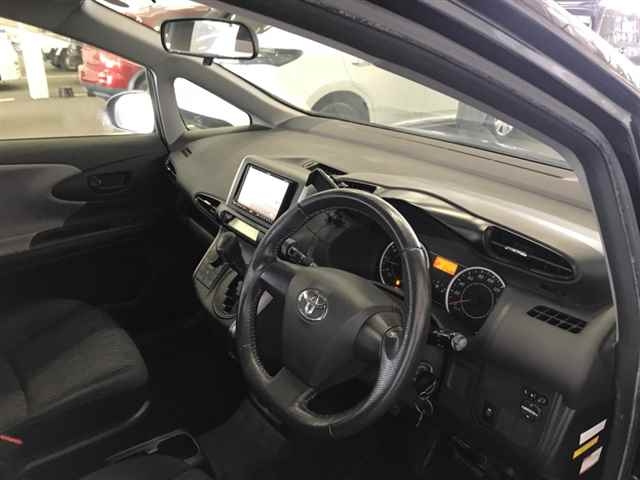 TOYOTA WISH 2012