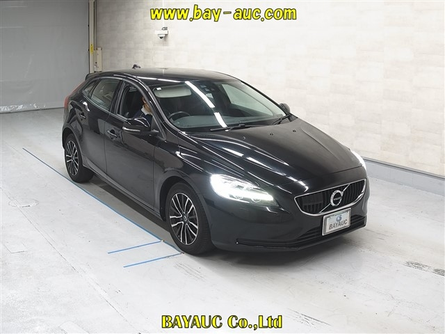 VOLVO V40 2020