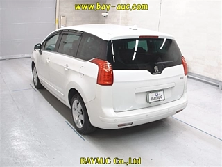 PEUGEOT 5008 2015