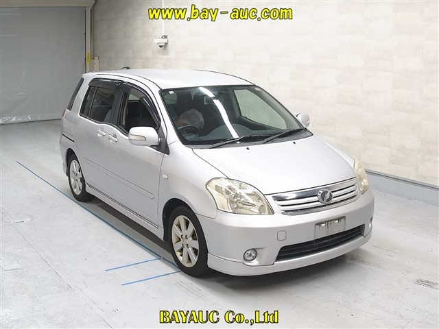 TOYOTA RAUM 2010