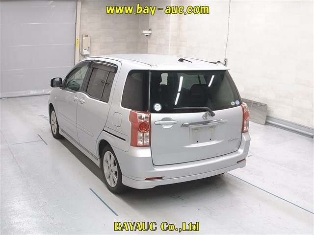 TOYOTA RAUM 2010