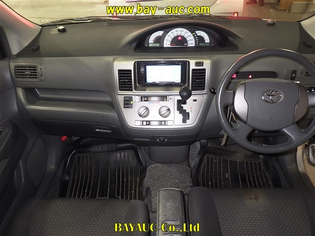 TOYOTA RAUM 2010