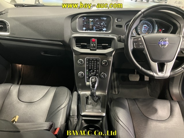 VOLVO V40 2015