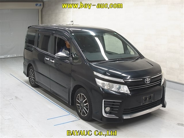 TOYOTA VOXY 2014