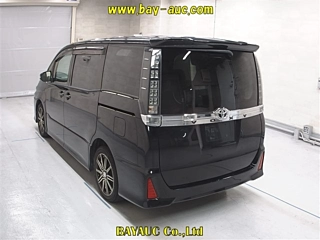 TOYOTA VOXY 2014