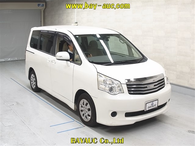 TOYOTA NOAH 2012